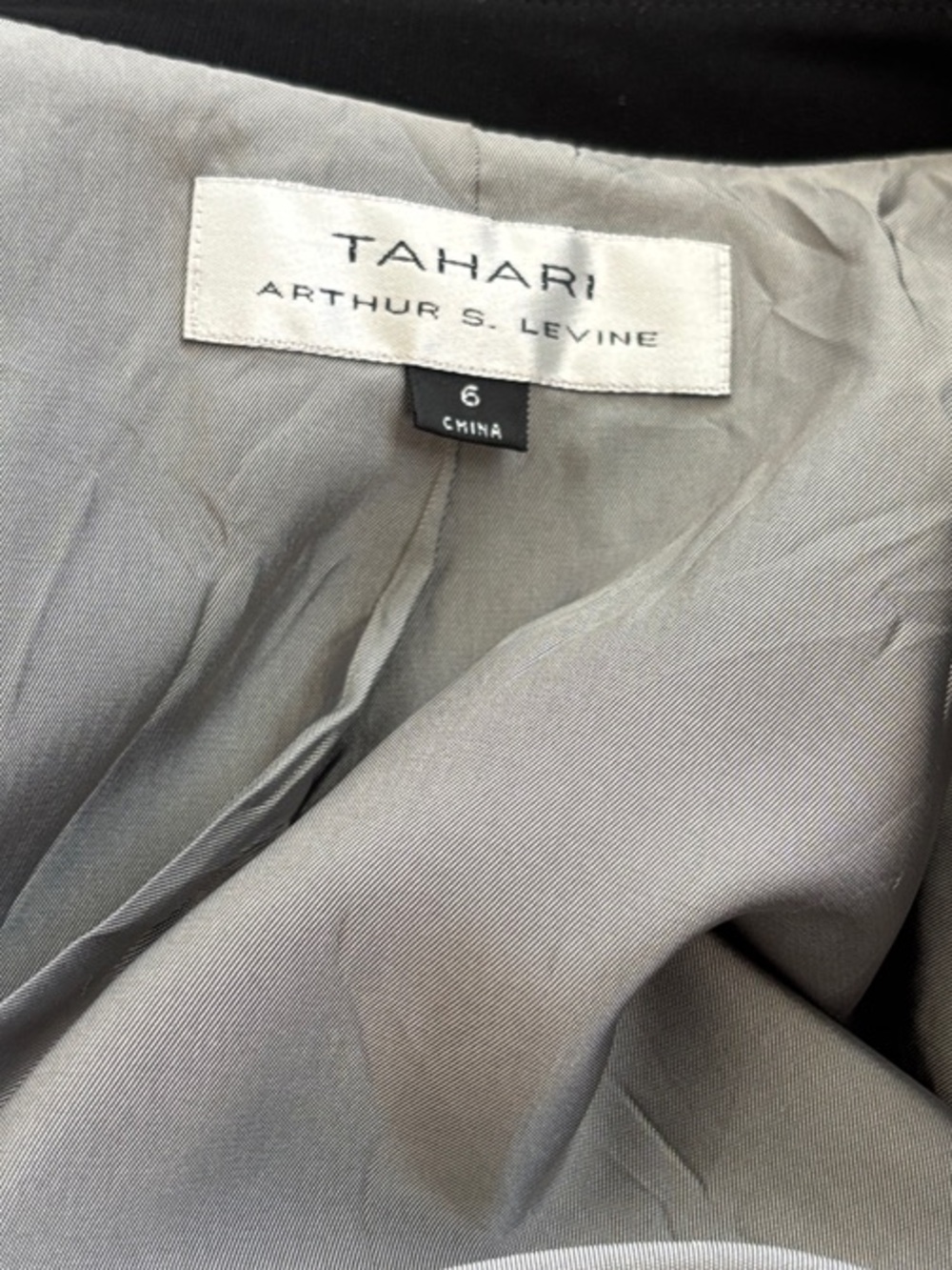 CLASSIC! Tahari Black Tailored Blazer with Silver Chain Accent - Picture 6 of 6